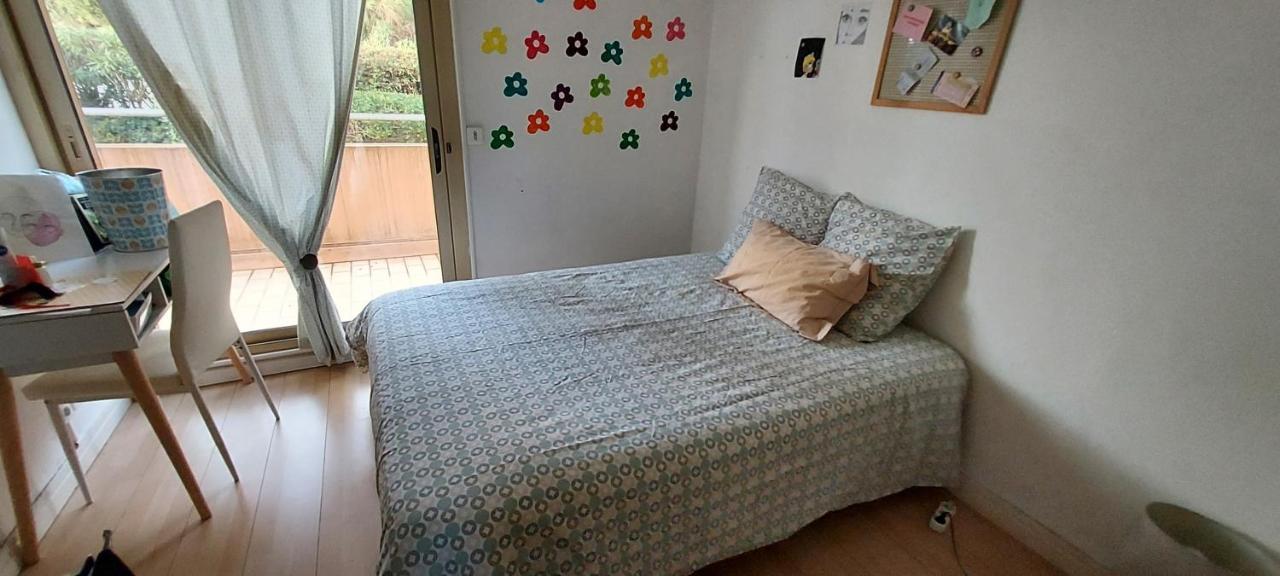 Chambre Lit 2 Personnes Dans Appartement Du Logeur Mandelieu-la-Napoule Exterior photo